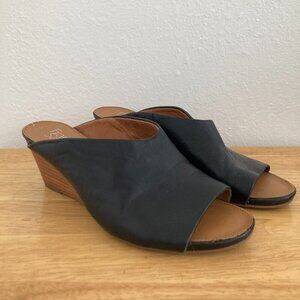 Franco Sarto Dublin Leather Wedge Sandals Heels Size 7.5 Slip On Open Toe